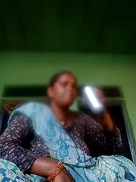 Snapshot of Ishwariya_Hatwal chatting on 10-05-25, 02:13 Ishwariya Hatwal online show from 10-05-25, 02:13