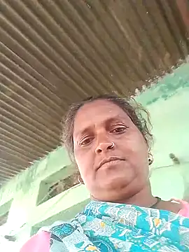 Snapshot of Ishwariya_Hatwal chatting on 10-10-25, 03:07 Ishwariya Hatwal online show from 10-10-25, 03:07