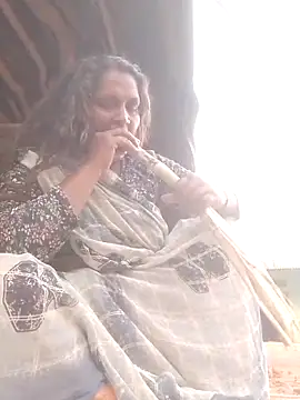 Snapshot of Ishwariya_Hatwal chatting on 10-20-25, 11:55 Ishwariya Hatwal online show from 10-20-25, 11:55