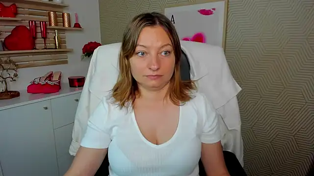 Snapshot of angelaSamt chatting on 06-10-26, 05:30 angelaSamt online show from 06-10-26, 05:30