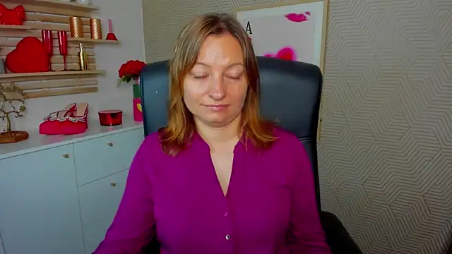 Snapshot of angelaSamt chatting on 06-11-26, 05:37 angelaSamt online show from 06-11-26, 05:37