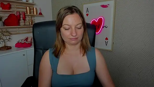Snapshot of angelaSamt chatting on 06-18-26, 10:20 angelaSamt online show from 06-18-26, 10:20