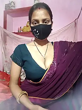 Snapshot of posewith chatting on 02-24-26, 10:21 posewith online show from 02-24-26, 10:21