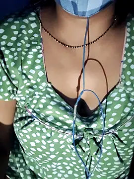 Snapshot of Alina-khan chatting on 05-07-26, 06:11 Alina-khan online show from 05-07-26, 06:11