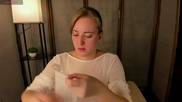 Alice Cire online show from 11-17-25, 03:05