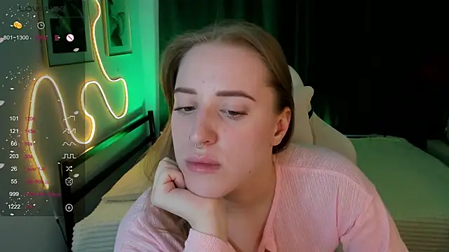 Alice Cire online show from 12-18-25, 02:32