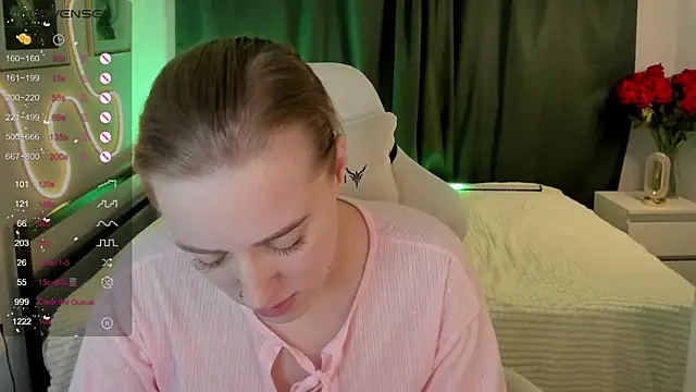 Alice Cire online show from 12-21-25, 02:19