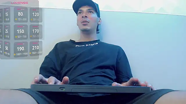 Snapshot of yankees_ chatting on 10-05-25, 01:13 yankees online show from 10-05-25, 01:13