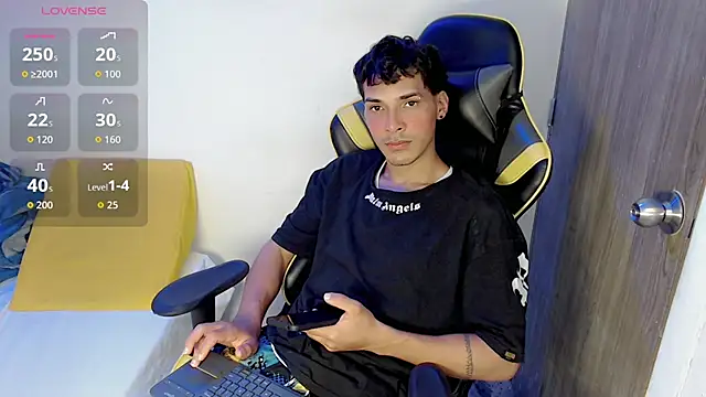 Snapshot of yankees_ chatting on 09-23-25, 05:03 yankees online show from 09-23-25, 05:03