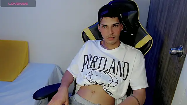 Snapshot of yankees_ chatting on 10-01-25, 03:44 yankees online show from 10-01-25, 03:44