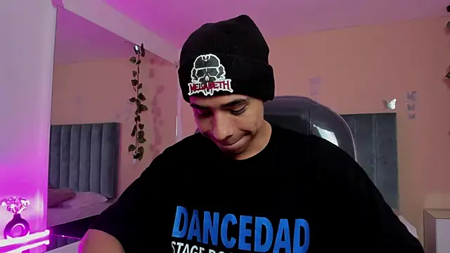 Muscle Scott online show from 11-16-25, 01:38