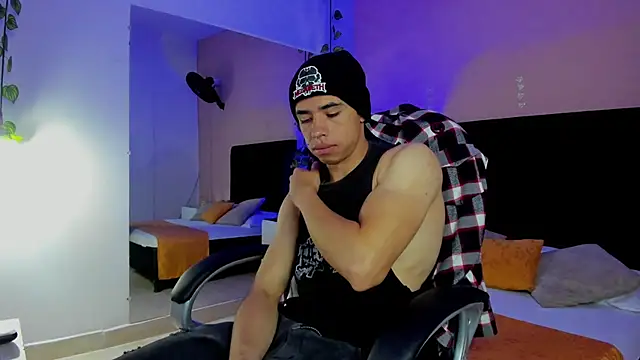 Muscle Scott online show from 11-30-25, 02:29