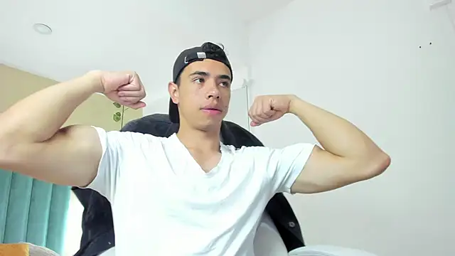 Muscle Scott online show from 09-22-25, 12:11