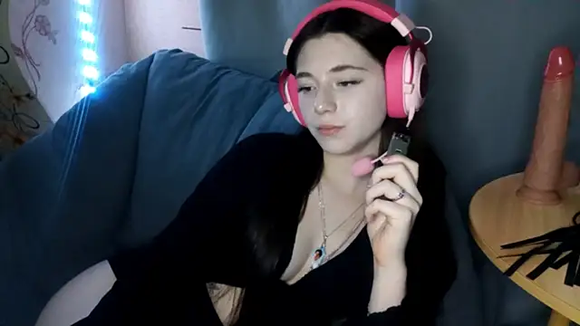 Sophiecuttie online show from 10-29-25, 03:22