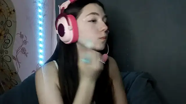 Sophiecuttie online show from 10-30-25, 03:09