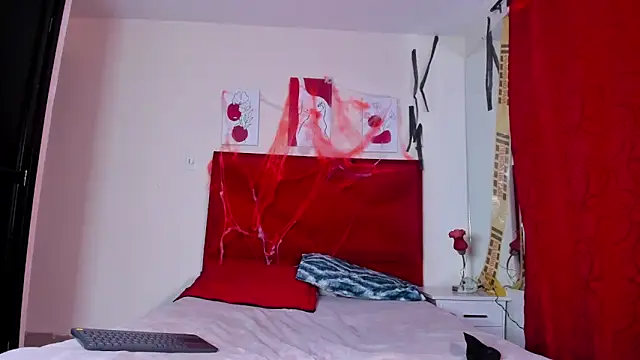 Snapshot of LunnaSmith chatting on 10-30-25, 05:54 LunnaSmith online show from 10-30-25, 05:54