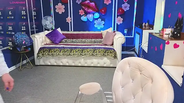 Kira Kenett online show from 02-09-26, 05:49