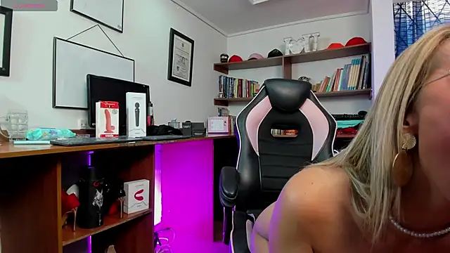 Snapshot of GretaVoss_ chatting on 02-03-26, 07:19 GretaVoss online show from 02-03-26, 07:19