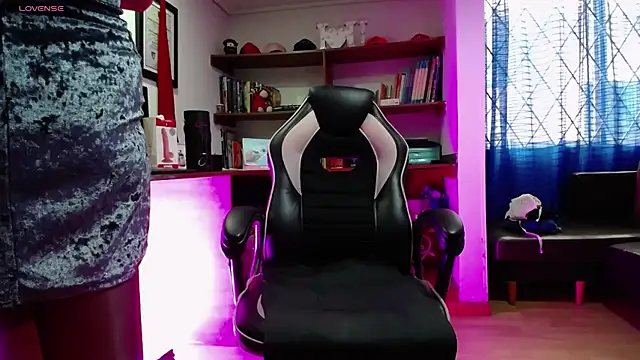 GretaVoss  online show from 10-28-25, 07:02