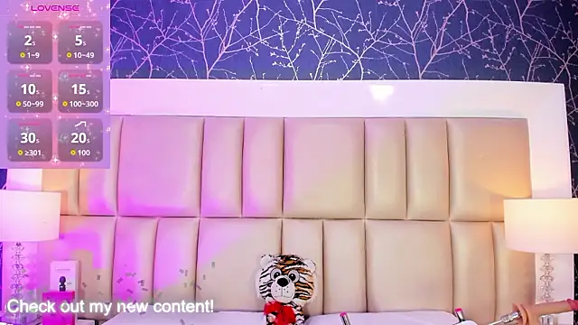 HatsaJones online show from 03-11-26, 03:44