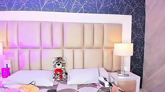 HatsaJones online show from 02-28-26, 04:12