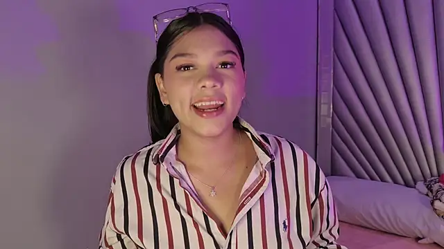 Snapshot of HatsaJones chatting on 04-21-26, 04:19 HatsaJones online show from 04-21-26, 04:19