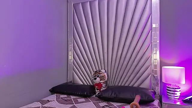 HatsaJones online show from 04-05-26, 04:19