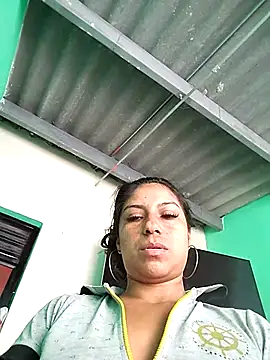 Snapshot of AnggelicaSwan21 chatting on 09-30-25, 03:18 AnggelicaSwan21 online show from 09-30-25, 03:18