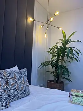 TiffanyyLam online show from 10-17-25, 10:50