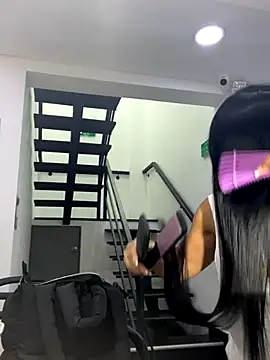 TiffanyyLam online show from 09-26-25, 11:06