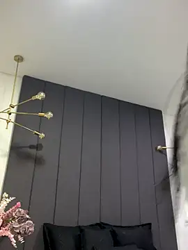 TiffanyyLam online show from 10-11-25, 11:33