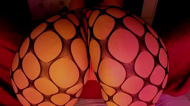 Snapshot of Gabby_Haze chatting on 12-17-25, 08:36 Gabby Haze online show from 12-17-25, 08:36