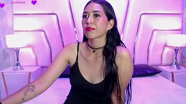 Snapshot of VioletPons chatting on 10-28-25, 07:35 VioletPons online show from 10-28-25, 07:35