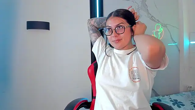 Snapshot of LolaXXXperience chatting on 09-24-25, 11:17 LolaXXXperience online show from 09-24-25, 11:17