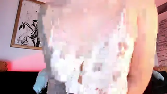 Snapshot of LolaXXXperience chatting on 12-05-25, 12:04 LolaXXXperience online show from 12-05-25, 12:04