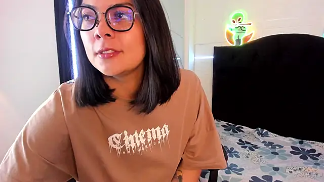 Snapshot of LolaXXXperience chatting on 09-17-25, 11:12 LolaXXXperience online show from 09-17-25, 11:12