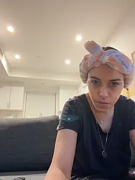 Snapshot of aurorasparkles chatting on 11-14-25, 01:26 aurorasparkles online show from 11-14-25, 01:26