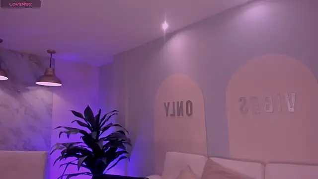 Snapshot of SussyBellX chatting on 02-14-26, 04:23 SussyBellX online show from 02-14-26, 04:23