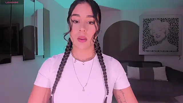 Snapshot of SussyBellX chatting on 11-04-25, 07:39 SussyBellX online show from 11-04-25, 07:39