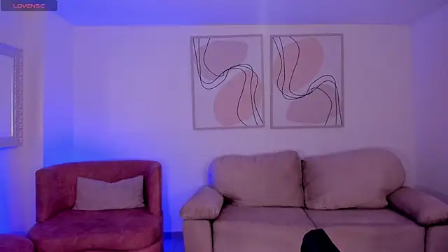 Snapshot of SussyBellX chatting on 11-25-25, 08:09 SussyBellX online show from 11-25-25, 08:09