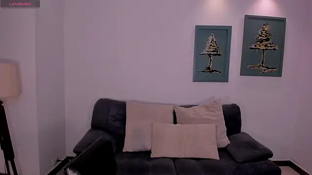 Snapshot of SussyBellX chatting on 11-18-25, 07:28 SussyBellX online show from 11-18-25, 07:28