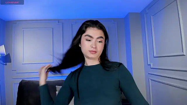 Snapshot of LucyWeiss_ chatting on 10-19-25, 06:32 LucyWeiss online show from 10-19-25, 06:32