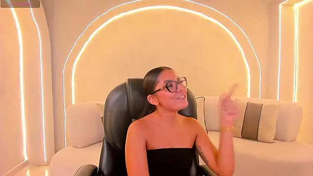 NinaBlum online show from 10-16-25, 03:26