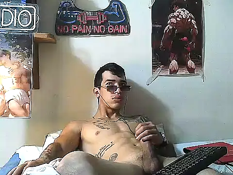 Snapshot of Strongcockfitness chatting on 09-13-25, 05:51 Strongcockfitness online show from 09-13-25, 05:51