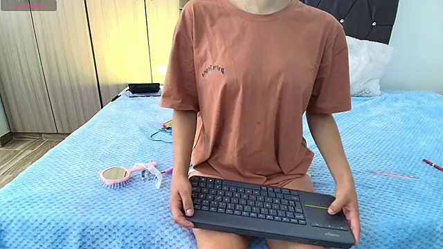 Ruby Whispers online show from 10-22-25, 12:04