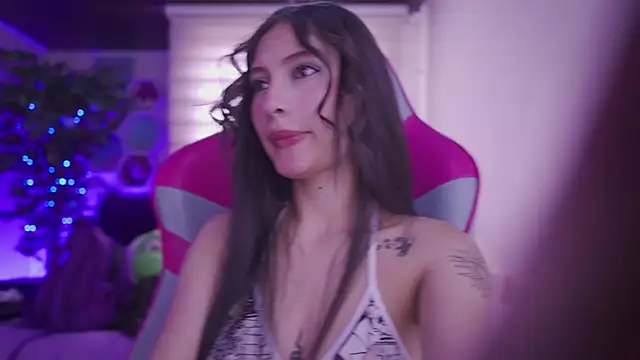 Snapshot of Rebecah_1 chatting on 04-01-26, 03:53 Rebecah 1 online show from 04-01-26, 03:53