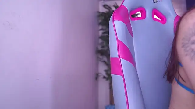 Snapshot of Rebecah_1 chatting on 04-13-26, 02:54 Rebecah 1 online show from 04-13-26, 02:54