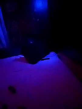 Snapshot of johnboones10 chatting on 11-17-25, 06:39 johnboones10 online show from 11-17-25, 06:39