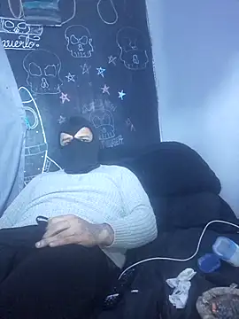 Snapshot of johnboones10 chatting on 12-17-25, 06:24 johnboones10 online show from 12-17-25, 06:24