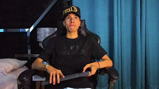 Snapshot of parker_joss1 chatting on 09-12-25, 02:55 parker joss1 online show from 09-12-25, 02:55